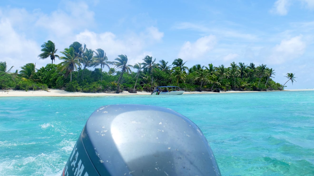 Lagoon tour boat